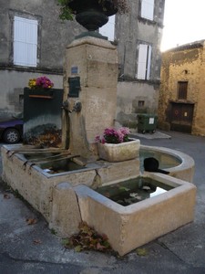 Fontaine à Mornas