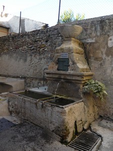 Fontaine à Mornas